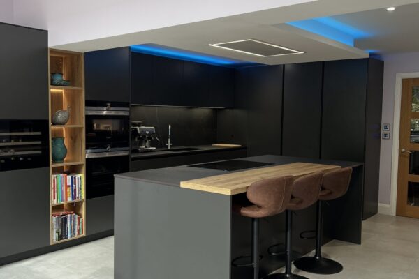 Dark graphite handleless kitchen in Loughton with central island and natural oak breakfast bar